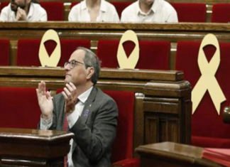 La Junta Electoral da un plazo de 48 horas a Quim Torra para que retiren esteladas y lazos amarillos