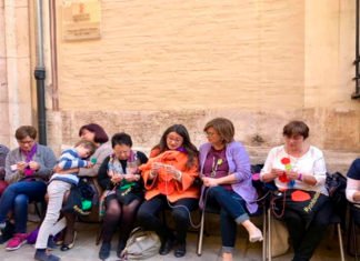 Oltra apoya a las tejedoras de ‘Hilando vidas’ para visibilizar a la mujer rural