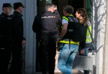 Un niño de dos años cae al vacío desde un cuarto piso en Alicante