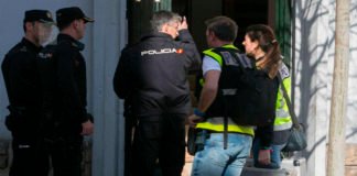 Un niño de dos años cae al vacío desde un cuarto piso en Alicante