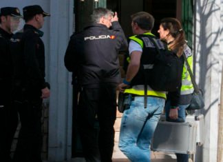 Un niño de dos años cae al vacío desde un cuarto piso en Alicante