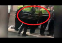 Vigilantes de seguridad golpean a un inmigrante en la estacion de Plaza Catalunya