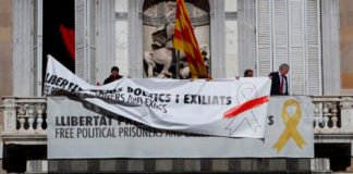 Los Mossos deberán retirar los símbolos independentistas antes de las 15.00 horas