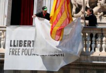 La Generalitat retira las pancartas independentistas de los edificios públicos