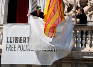La Generalitat retira las pancartas independentistas de los edificios públicos