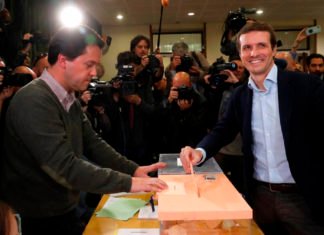 Casado, último candidato en acudir a las urnas: «es importante que todos votemos unidos»