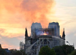 Las autoridades dan por «salvada» la estructura de Notre Dame