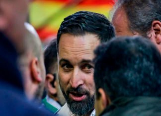 Abascal propone un referéndum para recentralizar España