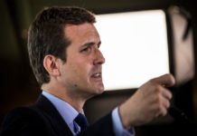 Casado dice que bajará el salario mínimo a 850 euros si gobierna