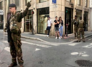 Al menos trece heridos en la explosión de un paquete bomba en el centro de Lyon