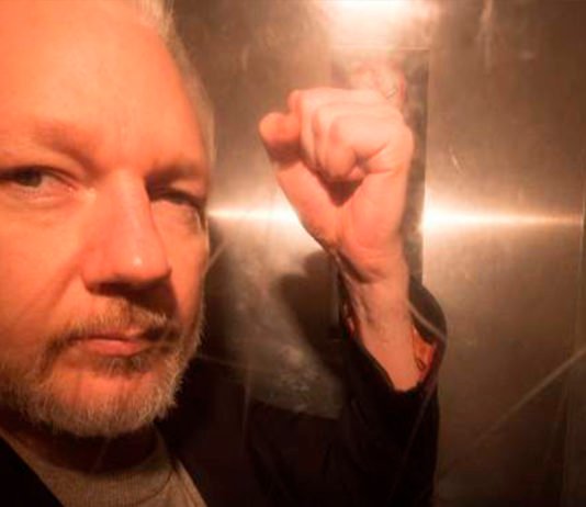 EE.UU. anuncia 17 nuevos cargos criminales contra Julian Assange, 175 años de prisión