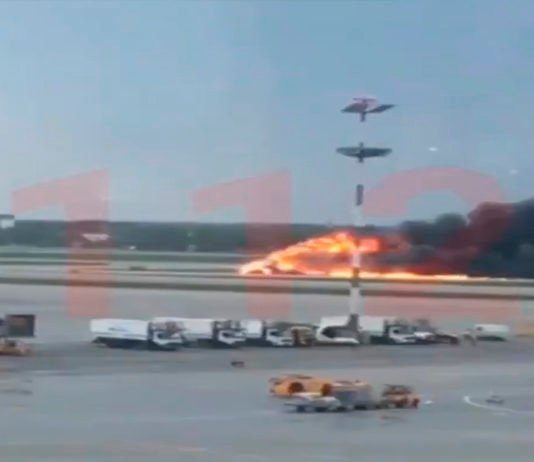 41 muertos tras arder un avión en Moscú por culpa de un rayo
