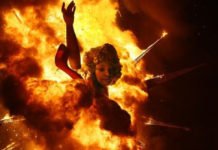 El fuego pone punto y final a la «nit de la cremà»