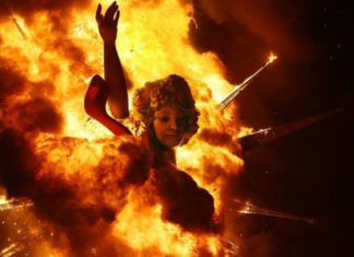 El fuego pone punto y final a la «nit de la cremà»