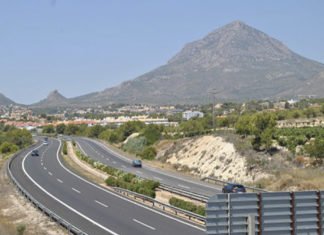 Veinte años de peajes, dos décadas de promesas incumplidas, y un quinto de siglo sin progresar en media provincia de Alicante en infraestructuras