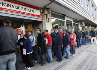Las empresas activan los despidos para los mayores de 50 años