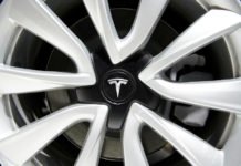 Tesla dice que un solo módulo de batería provocó un incendio en un auto en Shanghai.