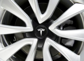 Tesla dice que un solo módulo de batería provocó un incendio en un auto en Shanghai.