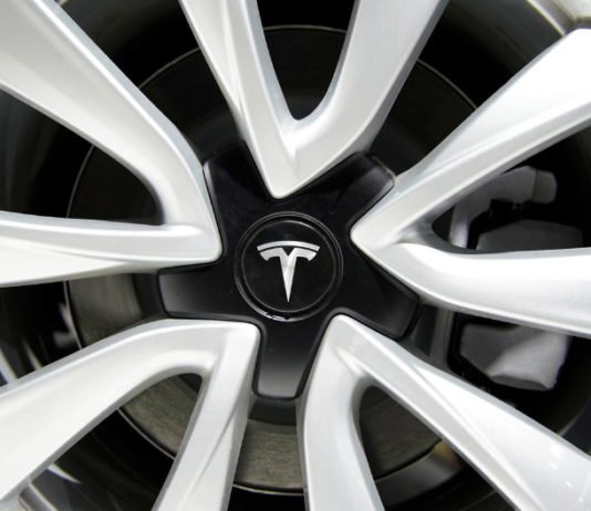 Tesla dice que un solo módulo de batería provocó un incendio en un auto en Shanghai.
