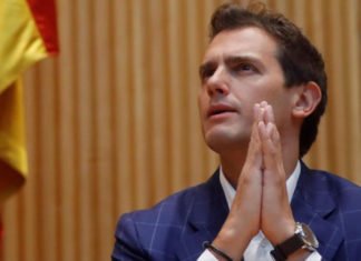 Albert Rivera se encuentra ingresado en un hospital por gastroenteritis aguda, probablemente por salmonela