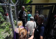 Nicolás Maduro entierra el cuerpo de Acosta para evitar una autopsia independiente