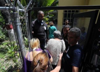 Nicolás Maduro entierra el cuerpo de Acosta para evitar una autopsia independiente