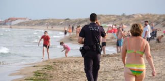 «ALERTA» Cierran al baño tres playas en Alicante tras la mordedura de un pez a dos niños