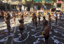 AnimaNaturalis y PETA muestran su rechazo a la tauromaquia en Pamplona