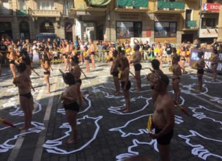 AnimaNaturalis y PETA muestran su rechazo a la tauromaquia en Pamplona