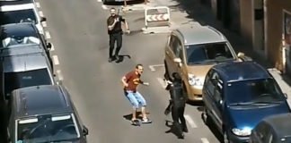 Un policía dispara en la cadera a un hombre armado con un cuchillo que intentó apuñalar a varios agentes