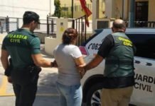 La Policía detiene en Dénia por amenazas de muerte a una hermana del hombre que apuñaló a su exnovia y a su exsuegra y murió tras beber salfumán
