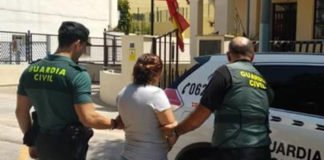 La Policía detiene en Dénia por amenazas de muerte a una hermana del hombre que apuñaló a su exnovia y a su exsuegra y murió tras beber salfumán