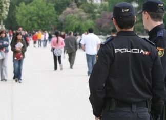 La Policía Nacional ha detenido a tres personas en Orihuela por falsedad documental y favorecimiento a la inmigración ilegal