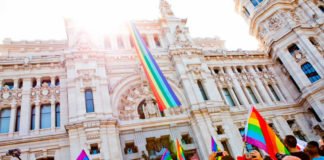 Vox denuncia el gasto de 14.900 euros de Hacienda en preservativos anales para el Orgullo Gay en Madrid