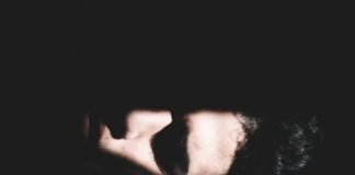 Un joven muerto que iba a ser incinerado «lloró» en pleno funeral ante la última mirada de su madre