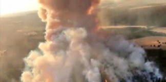 Un gran incendio forestal amenaza con llegar a Cuenca capital