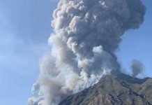 El volcán Stromboli entra en erupción bruscamente en Italia provocando muertes entre los turistas que lo visitaban