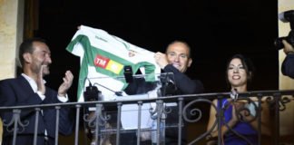 Elche arranca sus Fiestas de Agosto con un emotivo pregón a cargo del exjugador ilicitano Nino