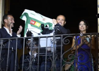 Elche arranca sus Fiestas de Agosto con un emotivo pregón a cargo del exjugador ilicitano Nino