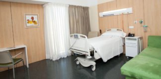 Don Juan Carlos evoluciona favorablemente según el parte médico de las 13.00 horas de este domingo