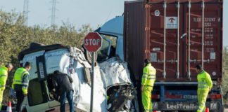 Un muerto y 9 heridos en un accidente de tráfico entre un autocar y un turismo en la AP-7 en Amposta