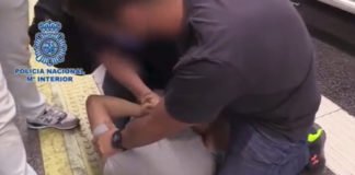 Detenido en Madrid un colombiano de 53 años, que usaba un móvil escondido en una mochila, para grabar por debajo de las faldas y subir los vídeos a webs pornográficas