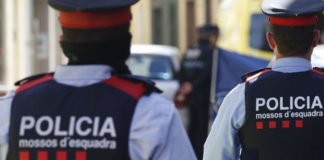 Un nuevo robo violento en el centro de Barcelona, apalean a cuatro turistas y le rompen la pierna a uno de ellos