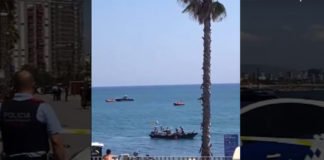 Desalojan la playa de Sant Sebastià por hallar un posible artefacto explosivo en el agua