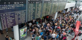 Un joven Español obliga a cancelar 130 vuelos en el aeropuerto de Múnich por abrir una puerta equivocada
