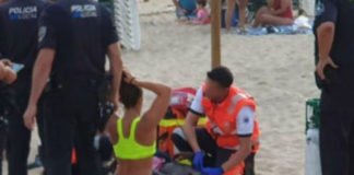 Un niño rescatado apunto de morir ahogado en la playa le dice al socorrista: «Pensaba que no me ibas a sacar porque soy negro»