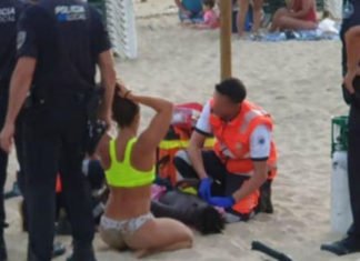 Un niño rescatado apunto de morir ahogado en la playa le dice al socorrista: «Pensaba que no me ibas a sacar porque soy negro»