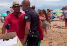 Un vendedor ilegal apuñala a un policía local de Punta Umbría, en Huelva