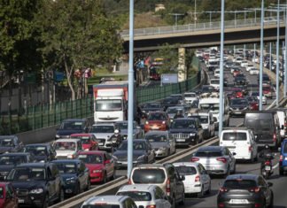 Benidorm registra hoy primeras retenciones de la operación salida de agosto, atascos desde la nacional 332 y la AP-7