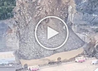 Un desprendimiento obliga a cortar el acceso a Andorra desde Cataluña y desviar el trafico (Vídeo)